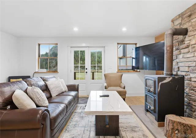 3rd image of 1636 Lakemoor Dr, Florissant, CO 80816 | MLS# 9855662