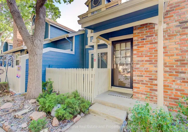 Photo 2 of Townhouse for sale at 14196 E Radcliff Cir, Aurora, CO 80015 | MLS# 1805936 | Listing updated on 2026-09-03