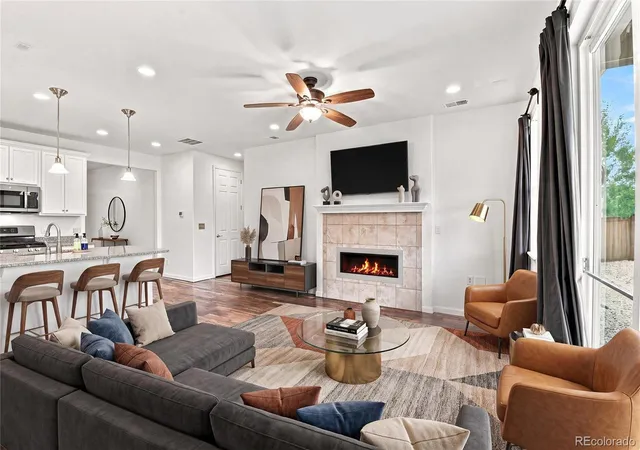 3rd image of 200 S Langdale Ct, Aurora, CO 80018 | MLS# 3541887