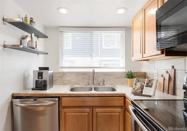 Photo 4 of Townhouse for sale at 6545 W 84th Way #122, Arvada, CO 80003 | MLS# 4417596 | Listing updated on 2026-09-21