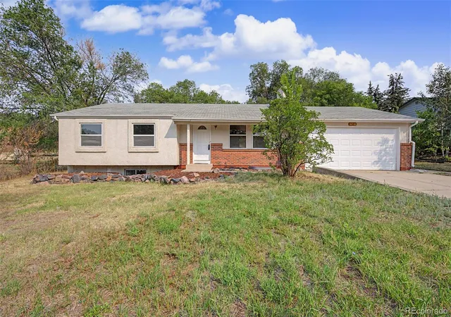 Photo 3 of Single family home for sale at 3760 Catalpa Dr, Colorado Springs, CO 80907 | MLS# 1591453 | Listing updated on 2026-10-09