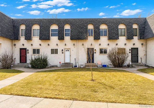 Homes for sale in Centennial, CO | 488 E Highline Cir, Centennial, CO 80122 | MLS# 7167407