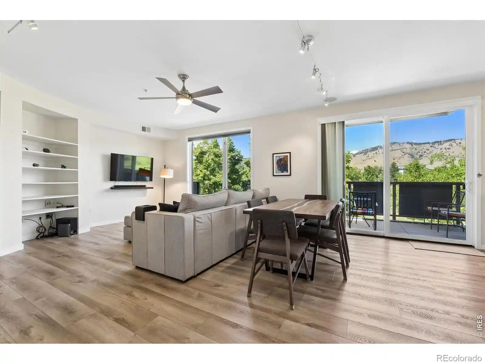 Listing Photo 2 - Condo for sale in 4650 Holiday Dr located at 4650 Holiday Dr, Boulder, CO 80304 - Unit #201