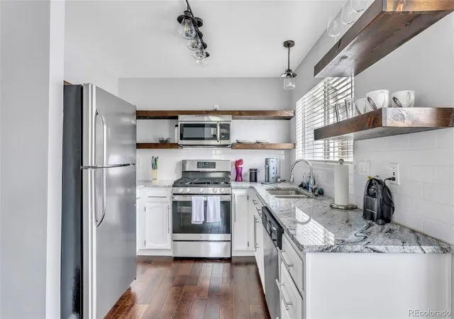 Photo 4 of Townhouse for sale at 112 Blue Spruce Ct, Highlands Ranch, CO 80126 | MLS# 4001562 | Listing updated on 2026-10-08