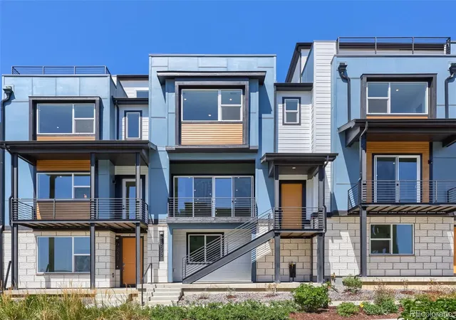 Townhouse for sale at 2573 Trail Ln, Louisville, CO 80027 | MLS# 7695634