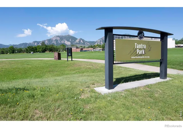 Listing Photo 2 - Condo for sale in building located at 750 W Moorhead Cir, Boulder, CO 80302 - Unit #A