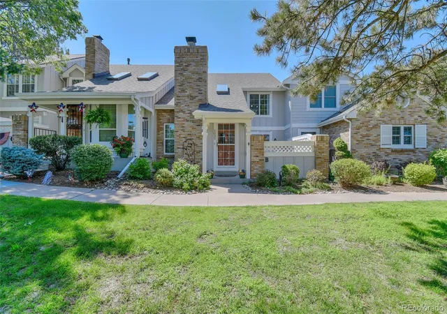 Townhouse for sale at 3031 W Long Ct #B, Littleton, CO 80120 | MLS# 7873126