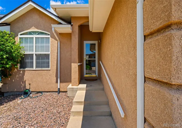 Photo 3 of Single family home for sale at 3929 Pronghorn Ln, Pueblo, CO 81005 | MLS# 4359790 | Listing updated on 2026-07-31