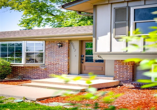 Photo 3 of Single family home for sale at 6517 W Arbor Dr, Littleton, CO 80123 | MLS# 8114025 | Listing updated on 2026-09-20