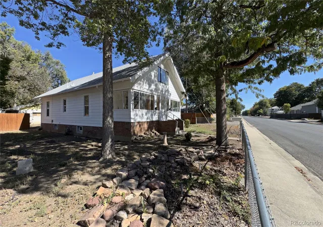 Photo 3 of Single family home for sale at 1048 11th Avenue, Longmont, CO 80501 | MLS# 2864088 | Listing updated on 2026-10-08