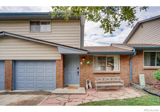 Photo 2 of Townhouse for sale at 5280 Garrison St, Arvada, CO 80002 | MLS# IR1063974 | Listing updated on 2026-08-31