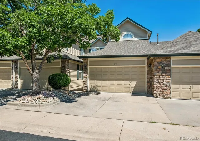Photo 3 of Townhouse for sale at 9213 W Coco Pl, Littleton, CO 80128 | MLS# 5962892 | Listing updated on 2026-10-01