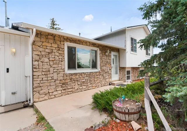 2nd image of 1825 Arabian Trl, Elizabeth, CO 80107 | MLS# 2103688
