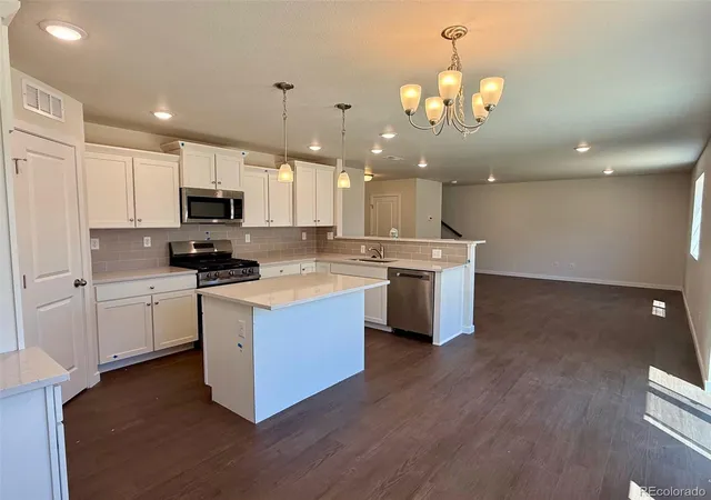 2nd image of 776 N Carrie Ct, Watkins, CO 80137 | MLS# 4127367