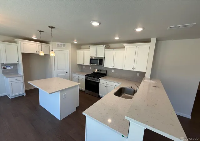 4th image of 776 N Carrie Ct, Watkins, CO 80137 | MLS# 4127367