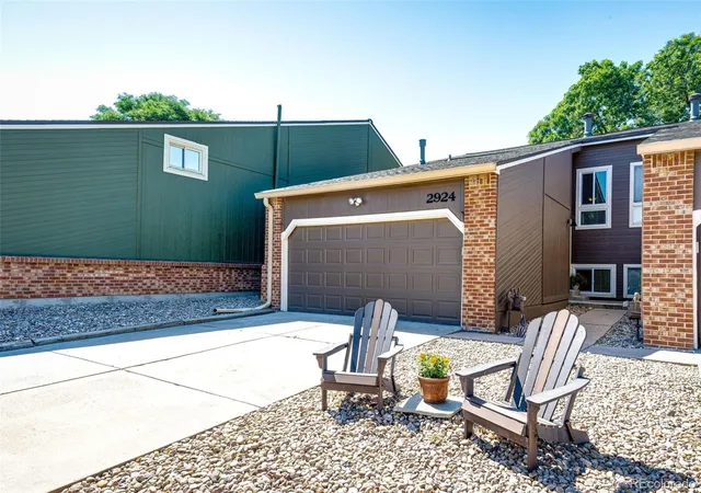 Photo 1 of Sale Pending at 2924 W Bryant Cir, Littleton, CO 80120 | MLS# 9994215 | Listing updated on 2026-09-02