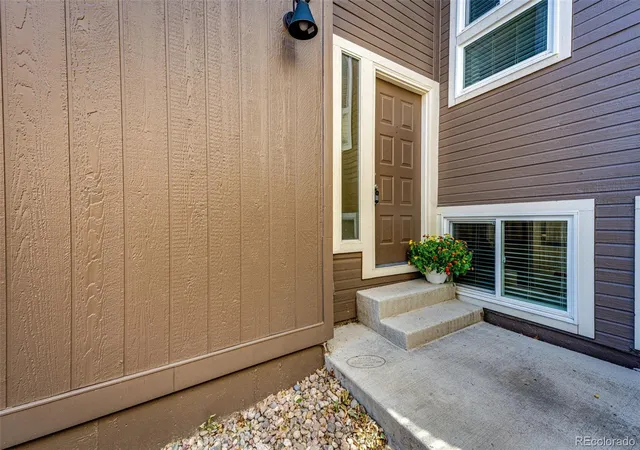 Photo 3 of Sale Pending at 2924 W Bryant Cir, Littleton, CO 80120 | MLS# 9994215 | Listing updated on 2026-09-02