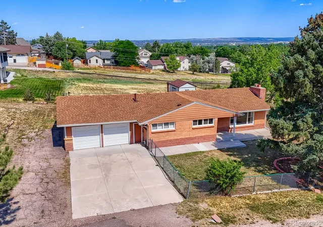 Photo 4 of Single family home for sale at 7720 S Everett St, Littleton, CO 80128 | MLS# 6392915 | Listing updated on 2026-09-22