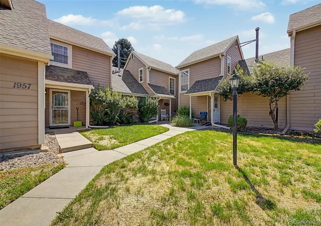 Photo 3 of Townhouse for sale at 1955 S Xanadu Way, Aurora, CO 80014 | MLS# 6671890 | Listing updated on 2026-09-05