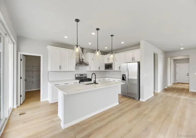 5th image of 46515 Sunrise Ct, Bennett, CO 80102 | MLS# 4516253
