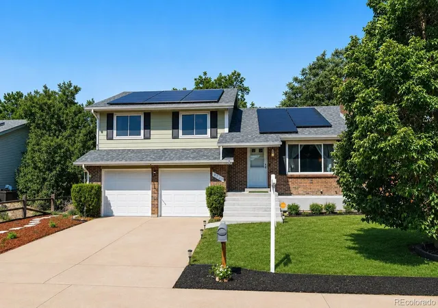 Photo 2 of Single family home for sale at 923 S Ouray St, Aurora, CO 80017 | MLS# 5935348 | Listing updated on 2026-10-05