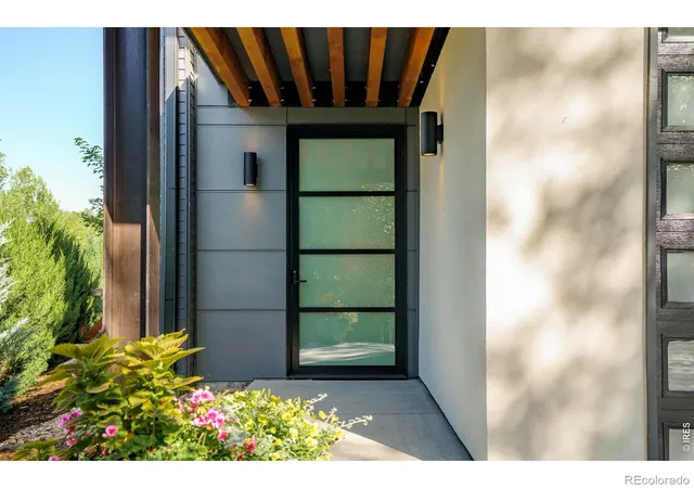 Photo 2 of Single family home for sale at 2885 Island Dr, Boulder, CO 80301 | MLS# IR1064124 | Listing updated on 2026-08-24
