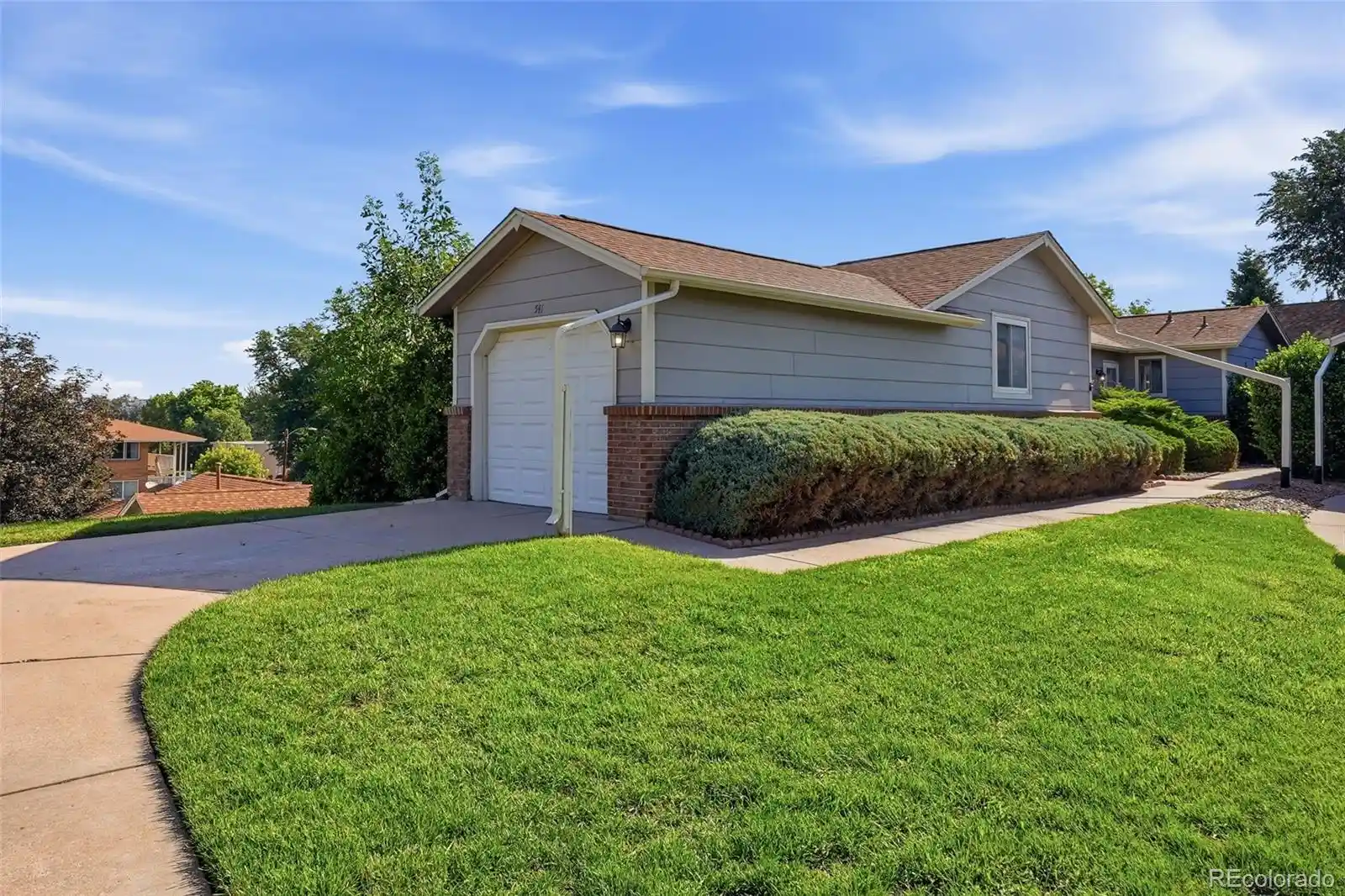 Listing Photo 2 - Condo for sale in 541 W Crestline Cir located at 541 W Crestline Cir, Littleton, CO 80120 - Unit #10B1