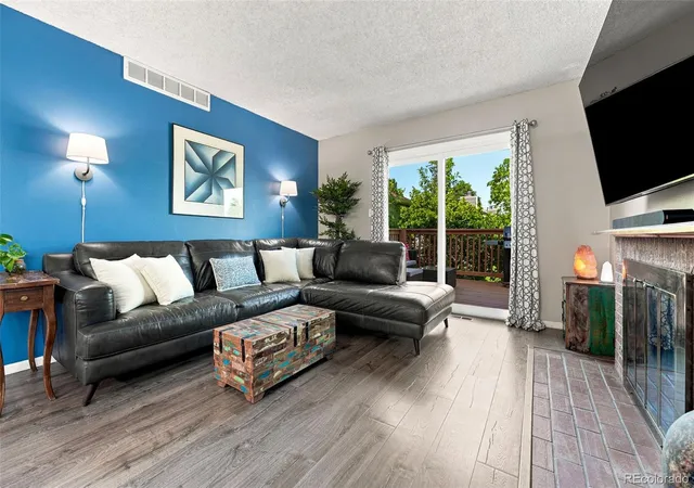 Listing Photo 4 - Condo for sale in building located at 541 W Crestline Cir, Littleton, CO 80120 - Unit #10B1