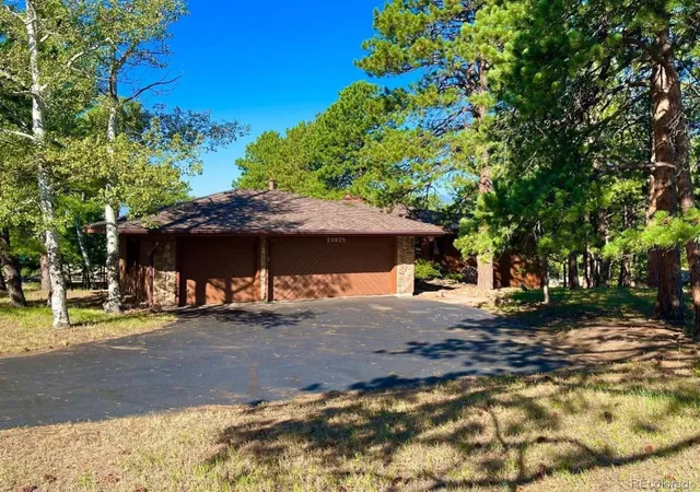 2nd image of 23925 Currant Dr, Golden, CO 80401 | MLS# 2353134