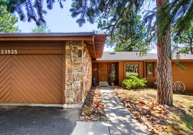 Photo 2 of Single family home for sale at 23925 Currant Dr, Golden, CO 80401 | MLS# 2353134 | Listing updated on 2026-10-22