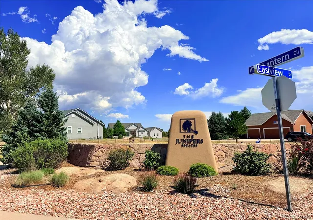 7th image of 2532 Eastview Dr, Castle Rock, CO 80104 | MLS# 5579270
