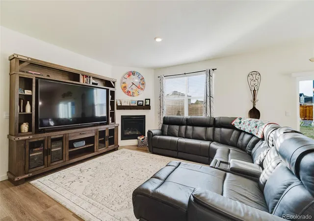 Photo 4 of Single family home for sale at 4121 Marble Dr, Longmont, CO 80504 | MLS# 7579520 | Listing updated on 2026-09-25