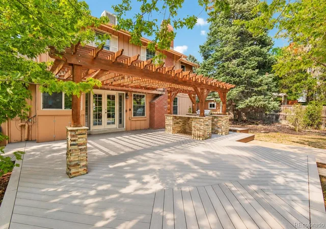 Photo 2 of Single family home for sale at 11556 E Amherst Cir N, Aurora, CO 80014 | MLS# 4588293 | Listing updated on 2026-10-09