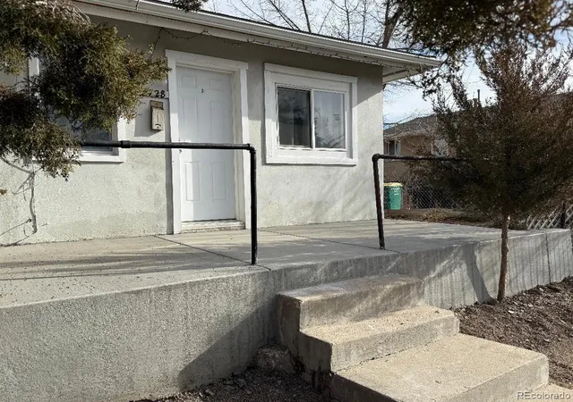 3rd image of 728 Emporia St, Aurora, CO 80010 | MLS# 1519634