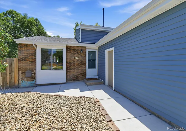 Photo 2 of Single family home for sale at 4842 S Hoyt St, Littleton, CO 80123 | MLS# 1524846 | Listing updated on 2026-09-01