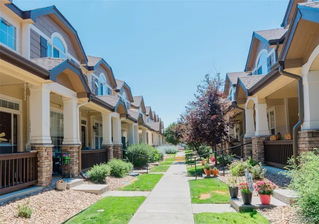 Photo 3 of Townhouse for sale at 1424 Turnberry Dr, Castle Rock, CO 80104 | MLS# 4719055 | Listing updated on 2026-09-28