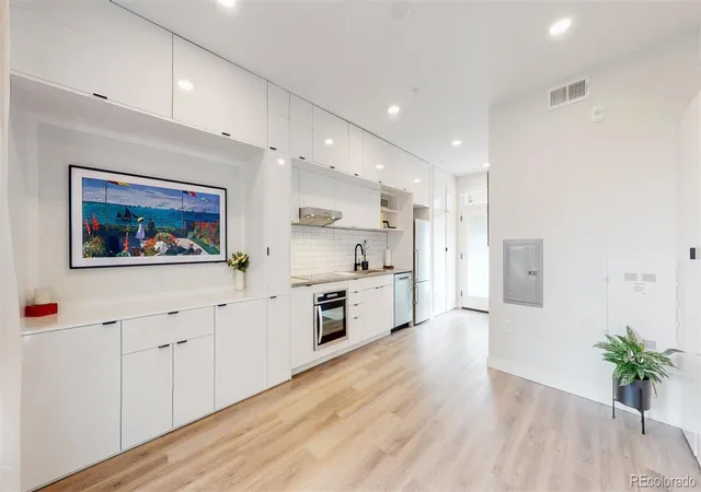 4th image of 2120 N Downing St #208, Denver, CO 80205 | MLS# 6385029