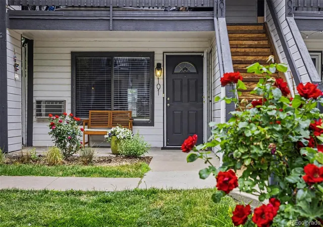 2nd image of 532 Oakwood Dr #D101, Castle Rock, CO 80104 | MLS# 2355808