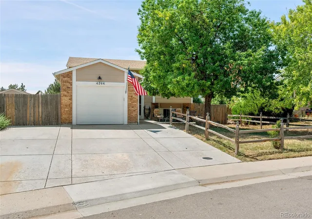 Photo 3 of Sale Pending at 4264 S Biscay Cir, Aurora, CO 80013 | MLS# 7889104 | Listing updated on 2026-09-05