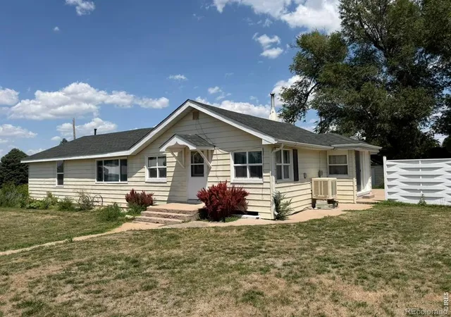 Photo 1 of Single family home for sale at 1012 Lincoln St, Wray, CO 80758 | MLS# IR1064279 | Listing updated on 2026-08-01