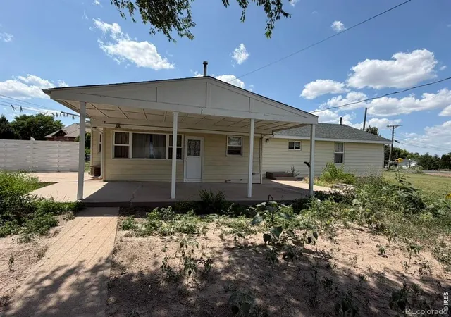 Photo 2 of Single family home for sale at 1012 Lincoln St, Wray, CO 80758 | MLS# IR1064279 | Listing updated on 2026-08-01