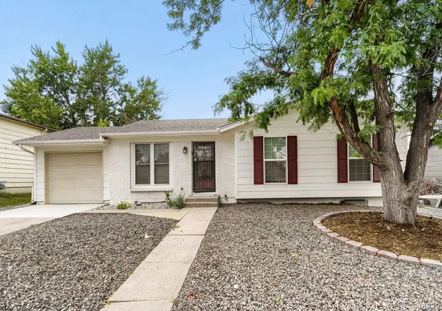 Photo 1 of Single family home for sale at 2615 S Laredo Ct, Aurora, CO 80013 | MLS# 3959530 | Listing updated on 2026-09-29