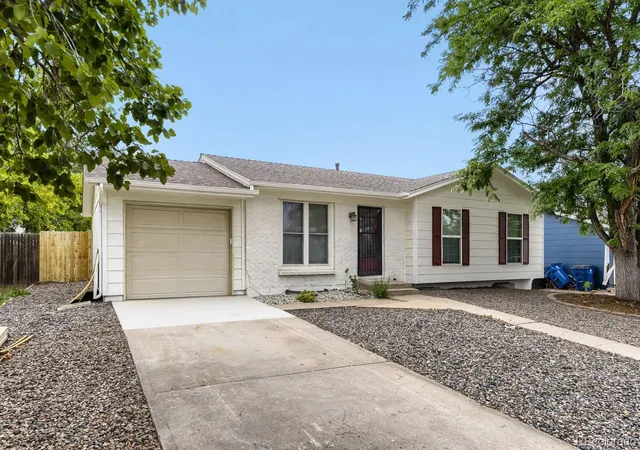 Photo 2 of Single family home for sale at 2615 S Laredo Ct, Aurora, CO 80013 | MLS# 3959530 | Listing updated on 2026-09-29