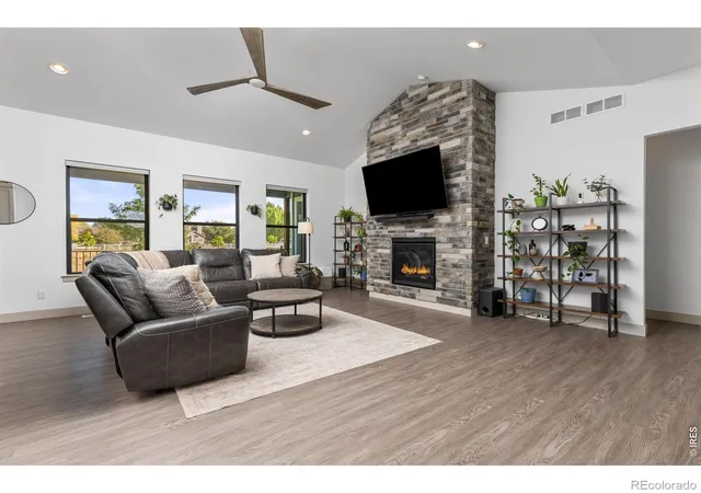 Photo 4 of Single family home for sale at 266 Blue Fortune Dr, Windsor, CO 80550 | MLS# IR1064315 | Listing updated on 2026-10-02