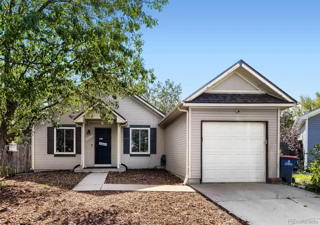 Photo 2 of Single family home for sale at 4942 S Rifle Ct, Aurora, CO 80015 | MLS# 3082302 | Listing updated on 2026-10-20