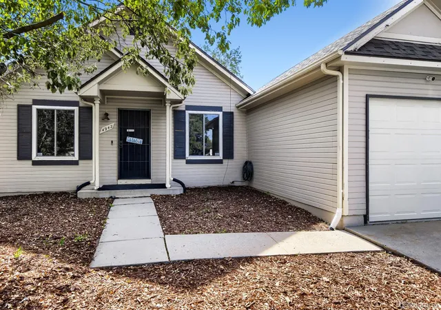 Photo 3 of Single family home for sale at 4942 S Rifle Ct, Aurora, CO 80015 | MLS# 3082302 | Listing updated on 2026-10-20