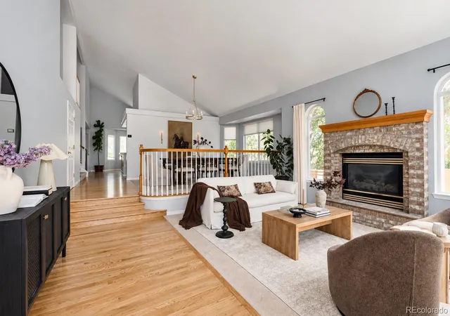 Photo 2 of Single family home for sale at 10011 Oak Leaf Way, Highlands Ranch, CO 80129 | MLS# 3752553 | Listing updated on 2026-10-03