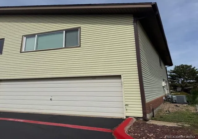 Photo 2 of Townhouse for sale at 3355 S Flower St #139, Lakewood, CO 80227 | MLS# 7713192 | Listing updated on 2026-10-01