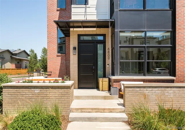 Photo 3 of Sale Pending at 6809 E Lowry Blvd, Denver, CO 80230 | MLS# 6031705 | Listing updated on 2026-09-08