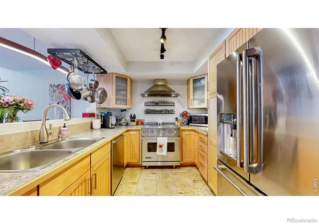 3rd image of 624 Pearl St, Boulder, CO 80302